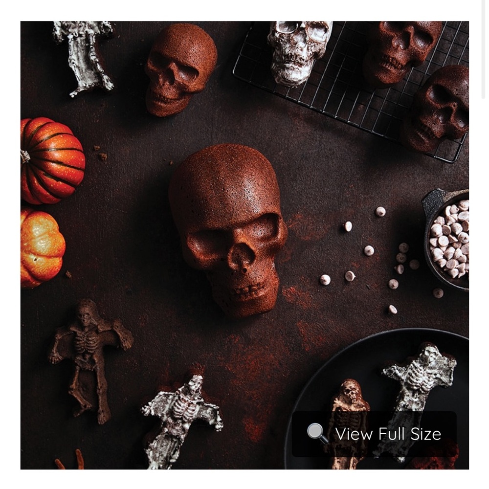 Nordic Ware Mini Skull Cakelet Pan 5 Cups. Spooky &
Haunted. - Picture 14 of 16